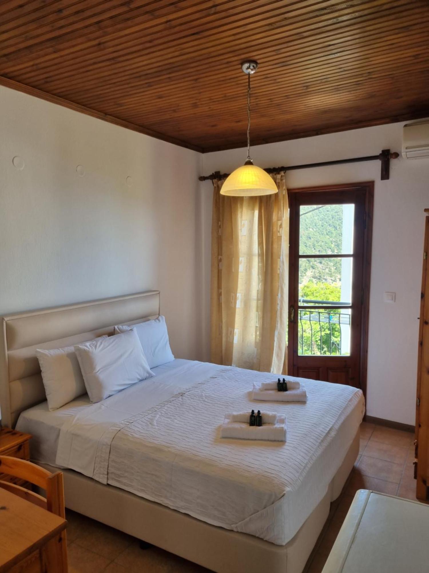 פאניה Zeus Guesthouse מראה חיצוני תמונה